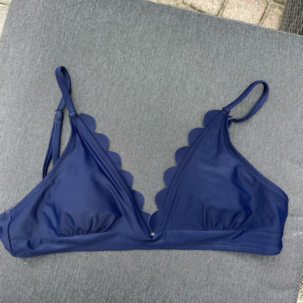 Cupshe scalloped bikini top